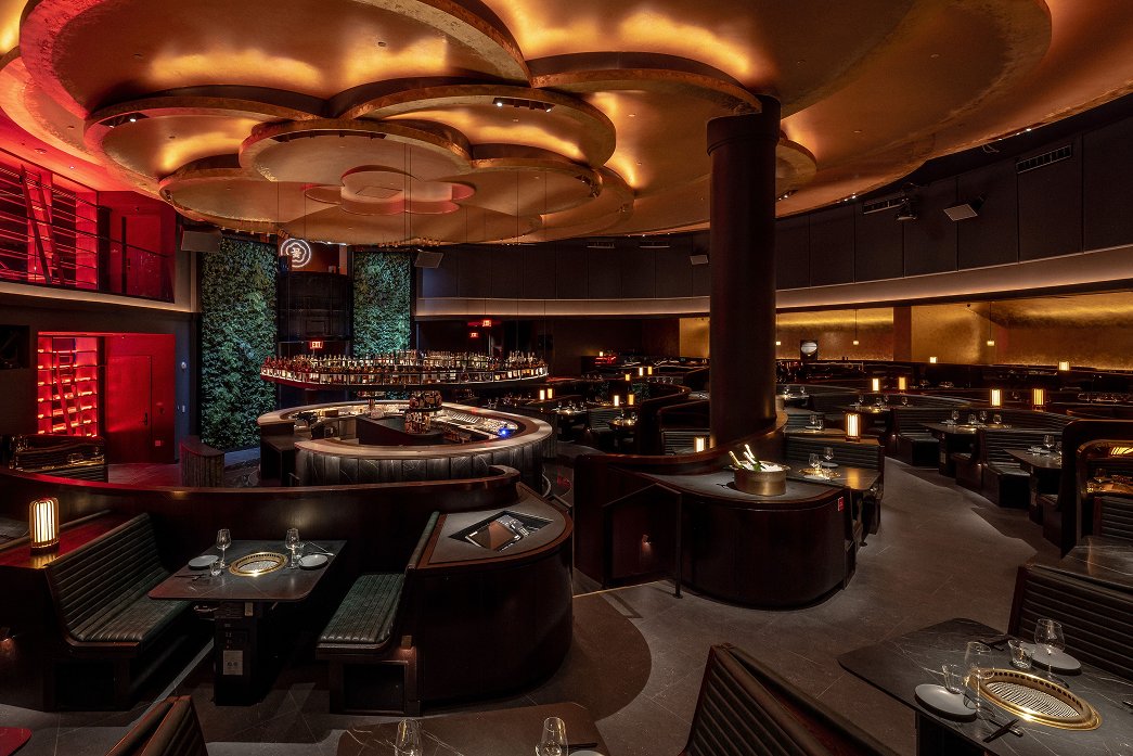 The dining room at COTE Las Vegas with golden ceiling lighting